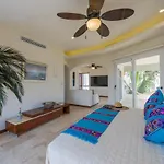 Casa Santosha by Mi Casa es tu Casa